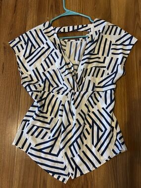 Women’s Cute Stylish Navy & White Geometric Top